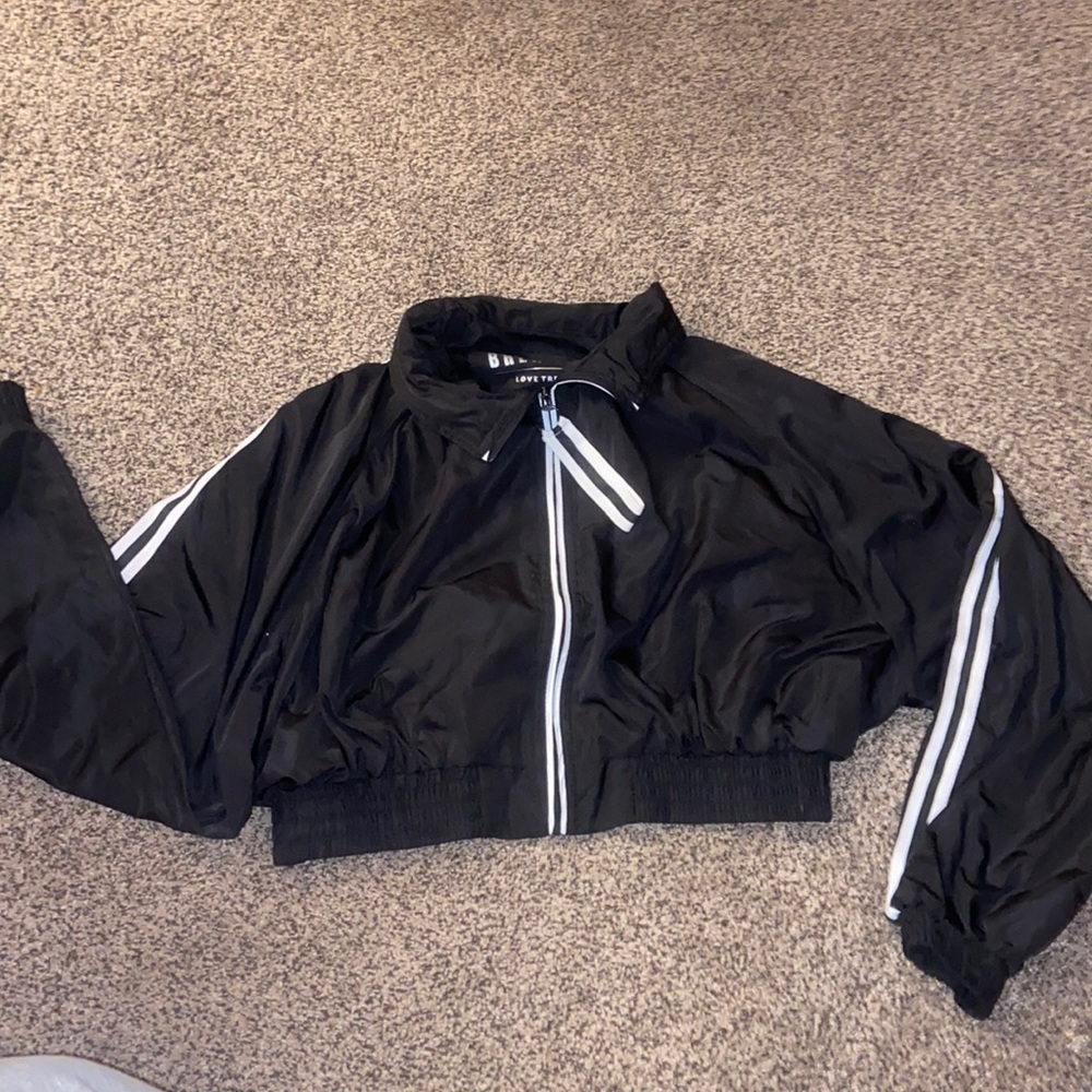 Cropped wind breaker